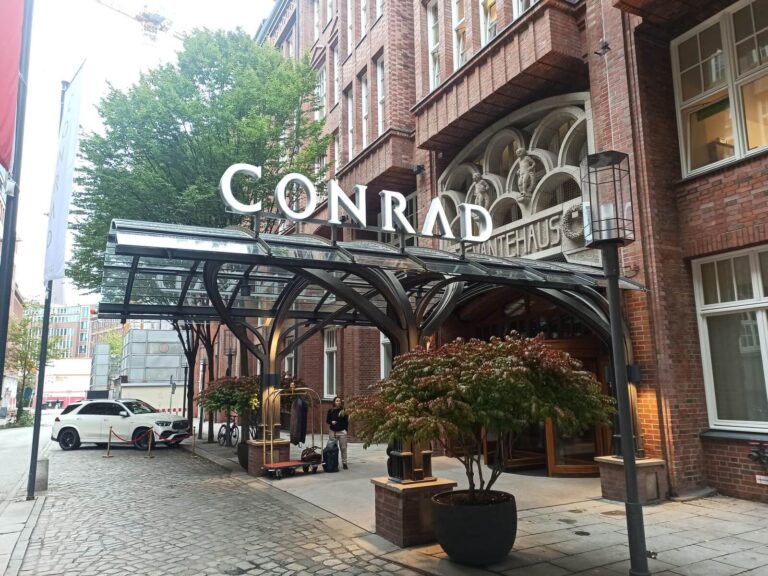 conrad-hamburg-eingang-bugenhagen-strasse-2