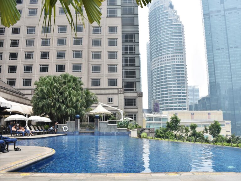mandarin-oriental-kuala-lumpur-pool