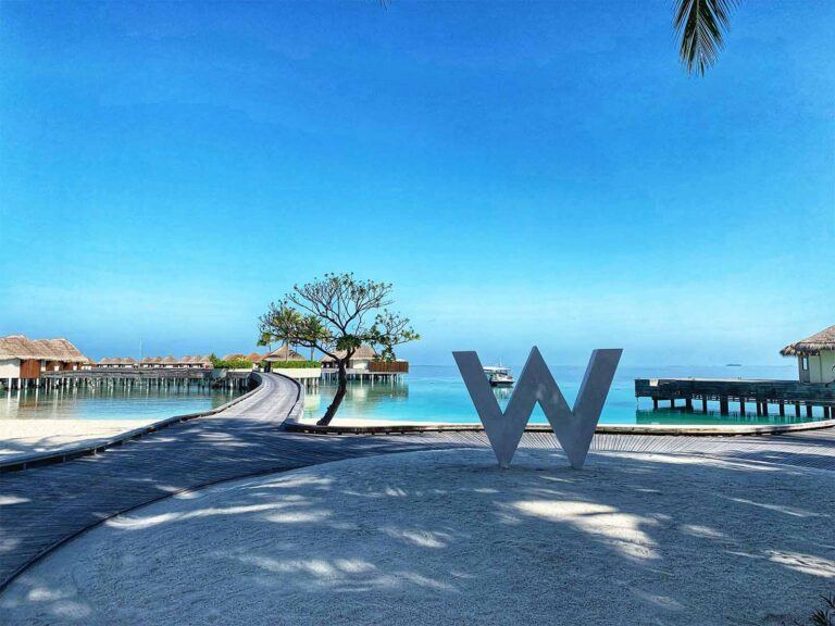 marriott-bonvoy-w-maldives-hotel-unsplash