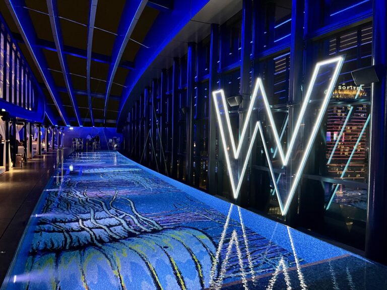 w-sydney-rooftop-pool-3